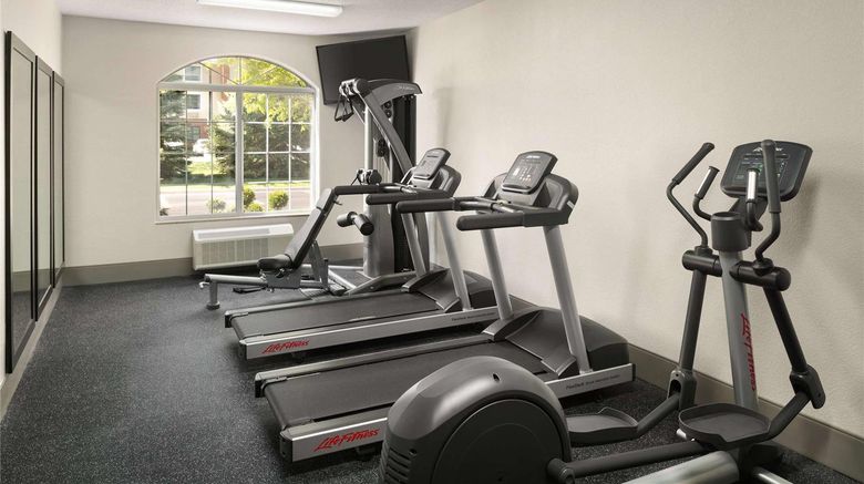 <b>Country Inn & Suites Novi Health</b>. Images powered by <a href="https://iceportal.shijigroup.com/" title="IcePortal" target="_blank">IcePortal</a>.