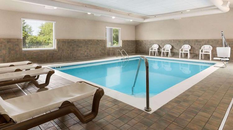 Country Inn & Suites Holland Pool