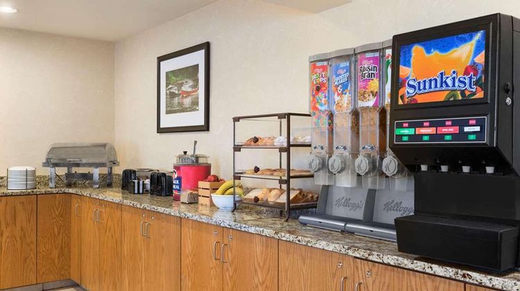 Country Inn & Suites Holland Restaurant