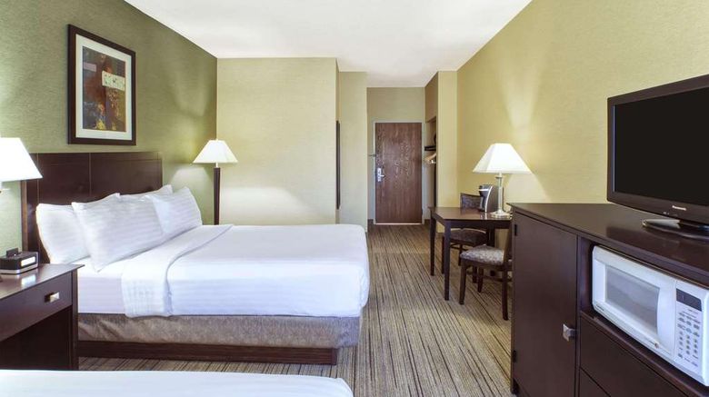 <b>Country Inn & Suites Benton Harbor Room</b>. Images powered by <a href="https://iceportal.shijigroup.com/" title="IcePortal" target="_blank">IcePortal</a>.