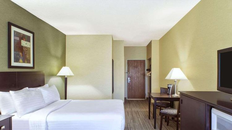 Country Inn & Suites Benton Harbor Suite