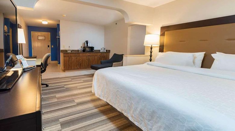 <b>Country Inn & Suites South Haven Suite</b>. Images powered by <a href="https://iceportal.shijigroup.com/" title="IcePortal" target="_blank">IcePortal</a>.