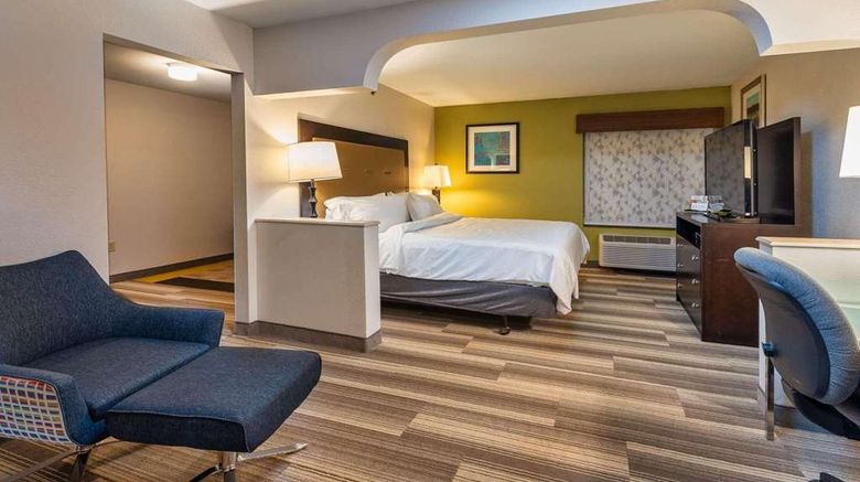 <b>Country Inn & Suites South Haven Suite</b>. Images powered by <a href="https://iceportal.shijigroup.com/" title="IcePortal" target="_blank">IcePortal</a>.