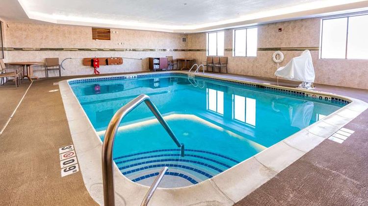 Country Inn & Suites South Haven Pool