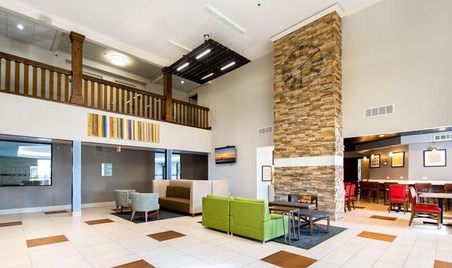 Country Inn & Suites South Haven Lobby