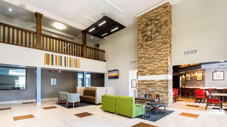 Country Inn  and  Suites South Haven Lobby. Images powered by <a href="https://iceportal.shijigroup.com" target="_blank" rel="noopener">Ice Portal</a>.