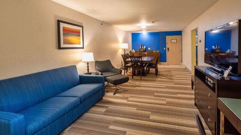 <b>Country Inn & Suites South Haven Suite</b>. Images powered by <a href="https://iceportal.shijigroup.com/" title="IcePortal" target="_blank">IcePortal</a>.
