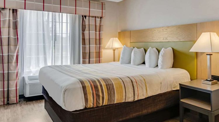 Country Inn & Suites Grand Rapids Airport Suite