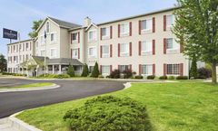 Country Inn & Suites Grand Rapids Airport