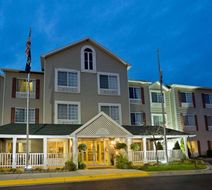 Country Inn & Suites Grand Rapids Airport Exterior