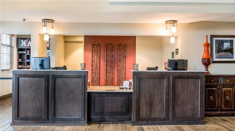 Country Grandville-Grand Rapids West Lobby