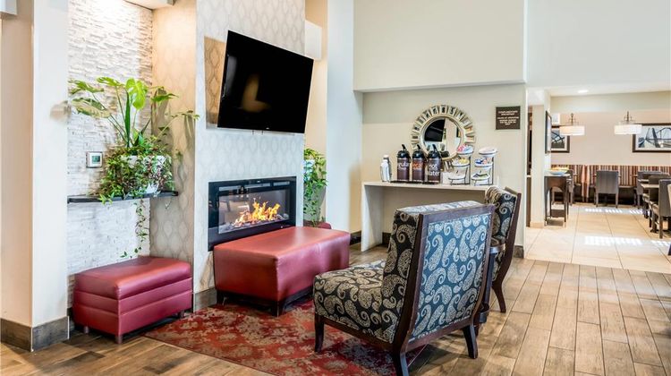 Country Grandville-Grand Rapids West Lobby