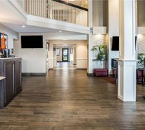 Country Grandville-Grand Rapids West Lobby