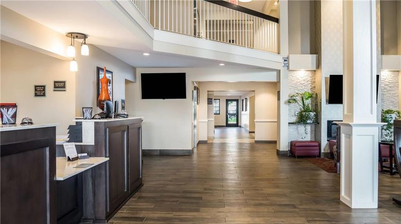 <b>Country Grandville-Grand Rapids West Lobby</b>. Images powered by <a href="https://iceportal.shijigroup.com/" title="IcePortal" target="_blank">IcePortal</a>.