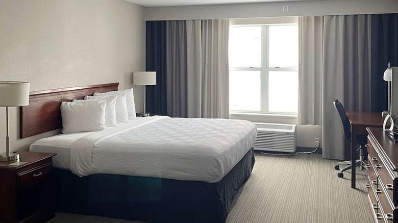 <b>Country Inn & Suites Houghton Room</b>. Images powered by <a href="https://iceportal.shijigroup.com/" title="IcePortal" target="_blank">IcePortal</a>.