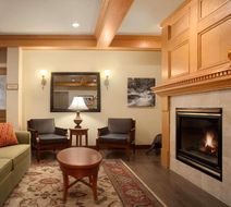 Country Inn & Suites Dundee Lobby