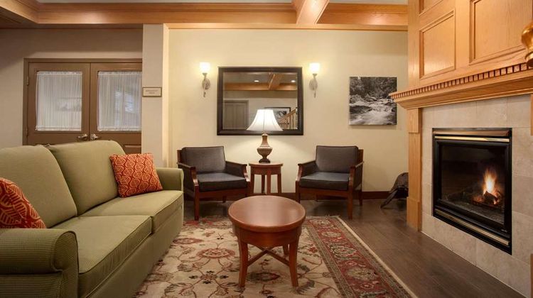 Country Inn & Suites Dundee Lobby