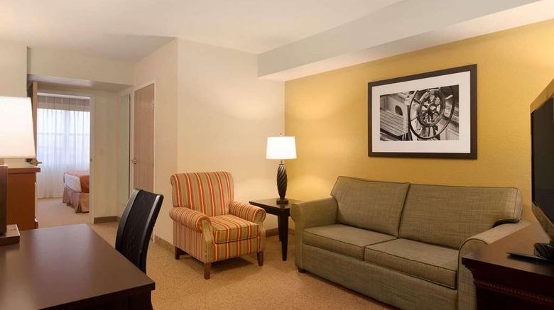 <b>Country Inn & Suites Dundee Suite</b>. Images powered by <a href="https://iceportal.shijigroup.com/" title="IcePortal" target="_blank">IcePortal</a>.