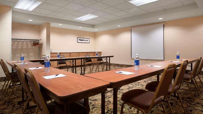<b>Country Inn & Suites Dundee Meeting</b>. Images powered by <a href="https://iceportal.shijigroup.com/" title="IcePortal" target="_blank">IcePortal</a>.