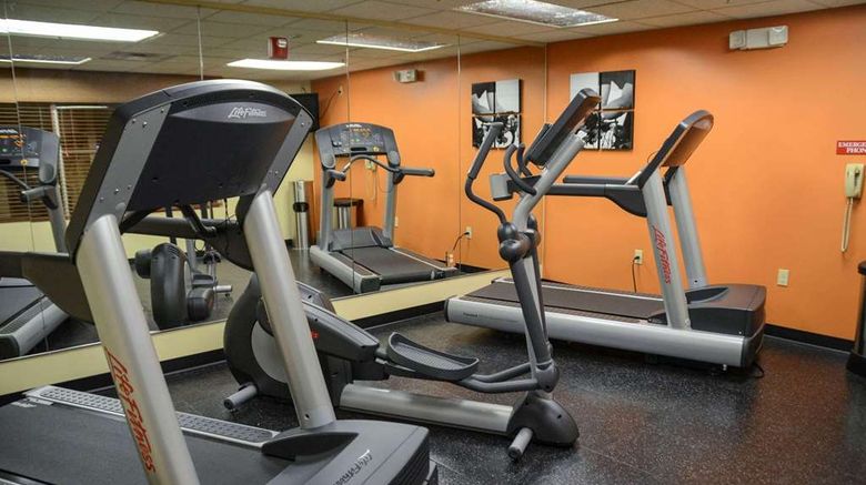 <b>Country Inn & Suites Dundee Health</b>. Images powered by <a href="https://iceportal.shijigroup.com/" title="IcePortal" target="_blank">IcePortal</a>.