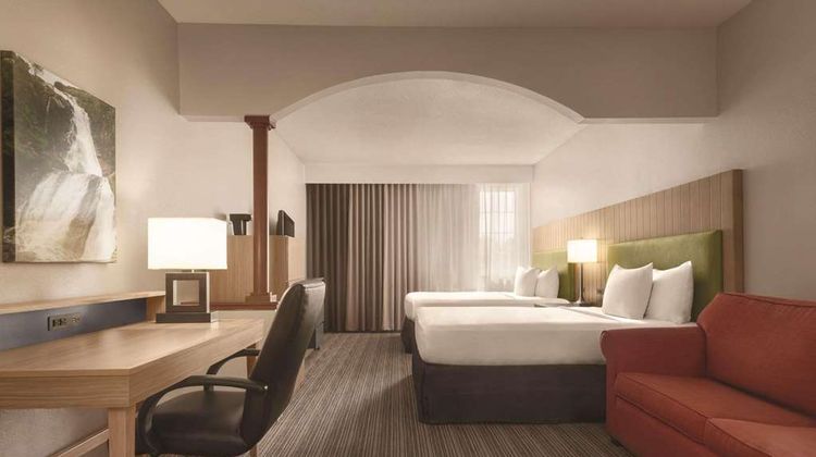 Country Inn & Suites Eagan Suite