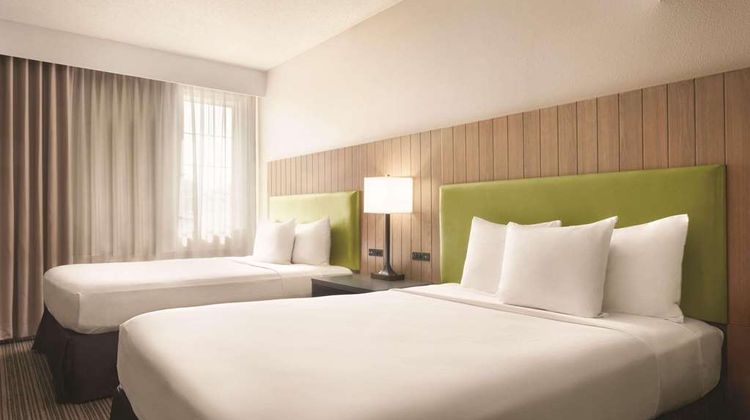 Country Inn & Suites Eagan Suite