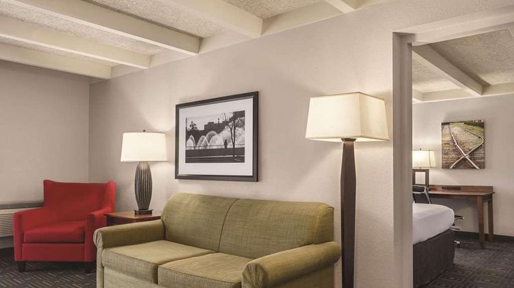 Country Inn & Suites Woodbury Suite