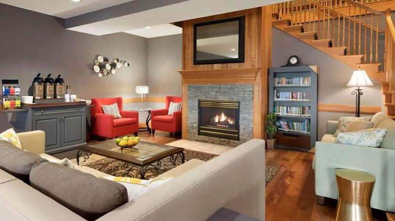 <b>Country Inn & Suites by Radisson Lobby</b>. Images powered by <a href="https://iceportal.shijigroup.com/" title="IcePortal" target="_blank">IcePortal</a>.