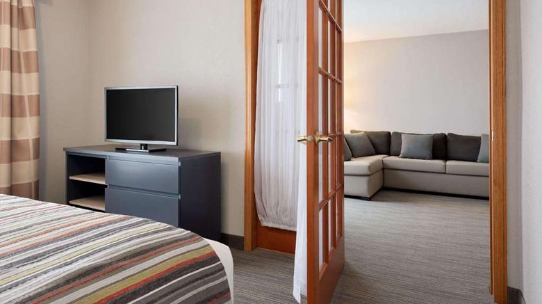<b>Country Inn & Suites by Radisson Suite</b>. Images powered by <a href="https://iceportal.shijigroup.com/" title="IcePortal" target="_blank">IcePortal</a>.