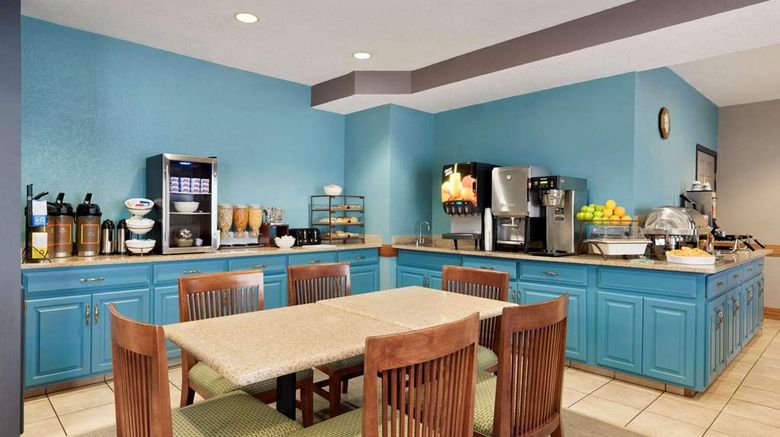 <b>Country Inn & Suites by Radisson Restaurant</b>. Images powered by <a href="https://iceportal.shijigroup.com/" title="IcePortal" target="_blank">IcePortal</a>.