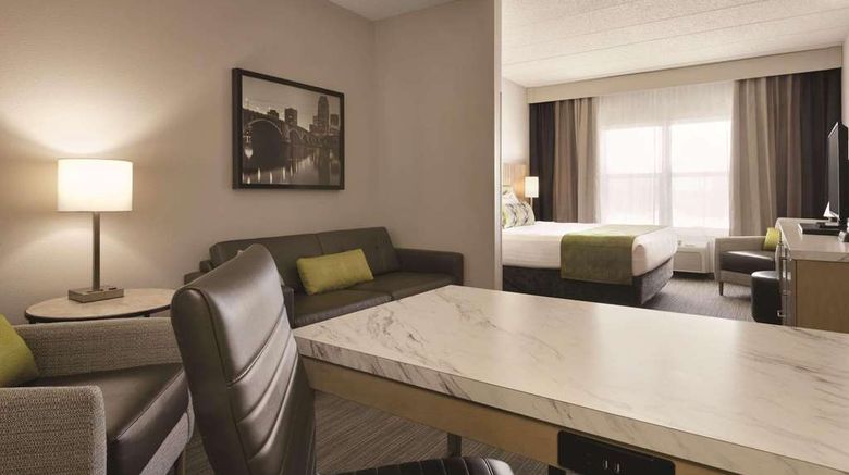 <b>Country Inn & Suites Shoreview Suite</b>. Images powered by <a href="https://iceportal.shijigroup.com/" title="IcePortal" target="_blank">IcePortal</a>.