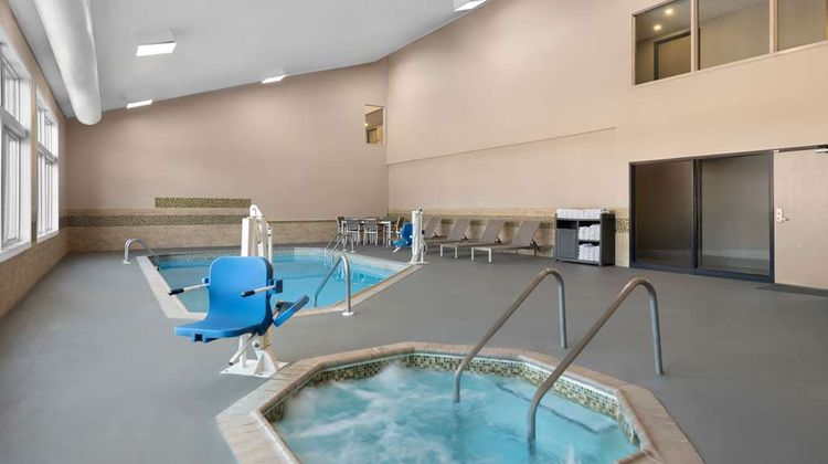 Country Inn & Suites Coon Rapids Pool