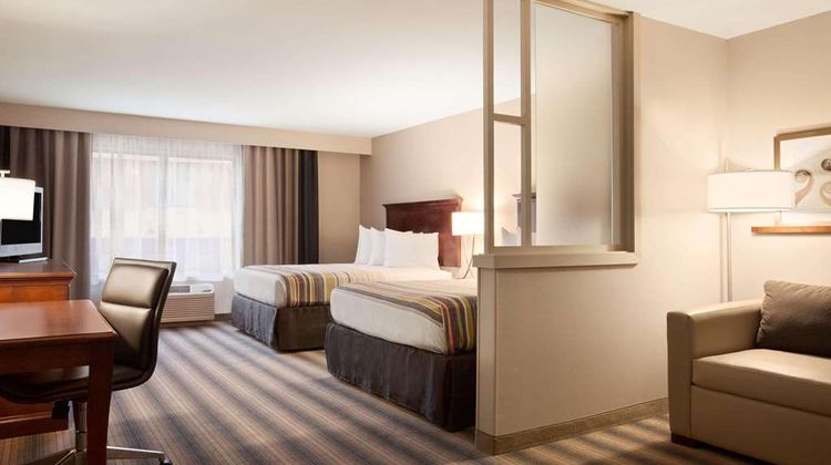 Country Inn & Suites Roseville Suite