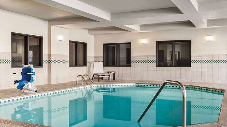 Country Inn & Suites St Cloud East Pool
