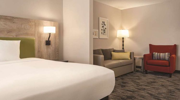 Country Inn & Suites St Cloud East Suite