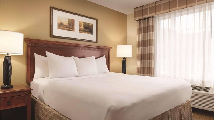 Country Inn & Suites Mankato Suite