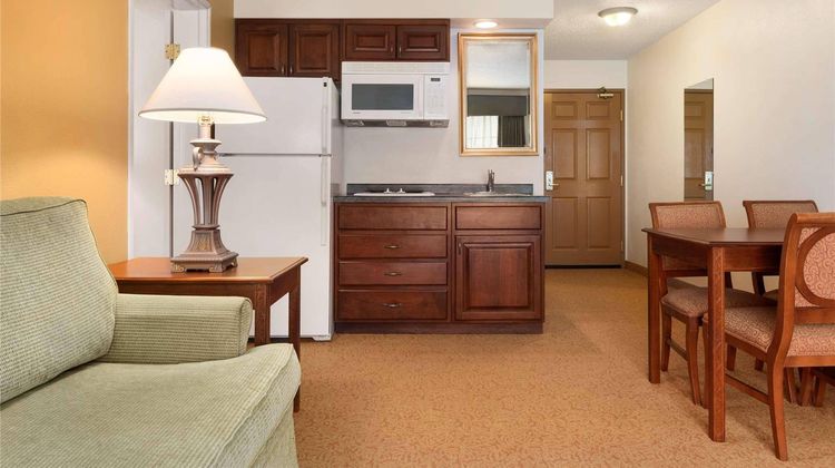 Country Inn & Suites Mankato Suite