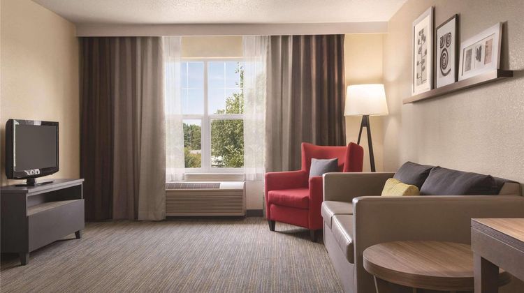 Country Inn & Suites Cottage Grove Suite