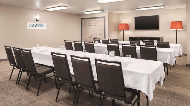 <b>Country Inn & Suites Cottage Grove Meeting</b>. Images powered by <a href="https://iceportal.shijigroup.com/" title="IcePortal" target="_blank">IcePortal</a>.