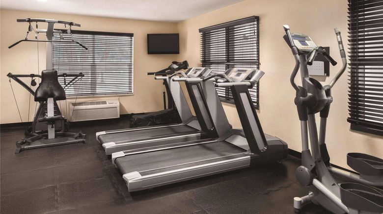 <b>Country Inn & Suites Cottage Grove Health</b>. Images powered by <a href="https://iceportal.shijigroup.com/" title="IcePortal" target="_blank">IcePortal</a>.