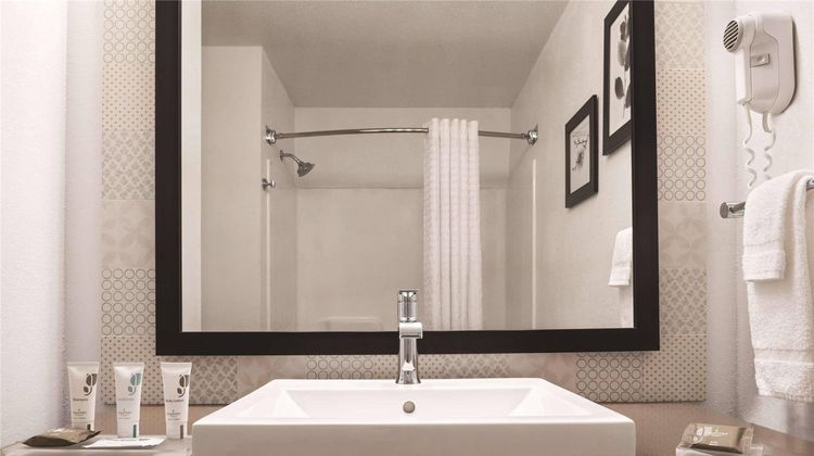 Country Inn & Suites Cottage Grove Room