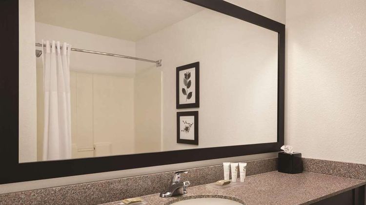 Country Inn & Suites Willmar Room