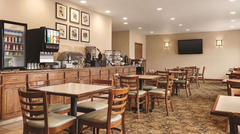 <b>Country Inn & Suites Forest Lake Restaurant</b>. Images powered by <a href="https://iceportal.shijigroup.com/" title="IcePortal" target="_blank">IcePortal</a>.
