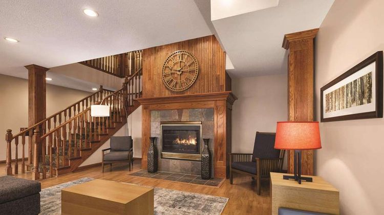 Country Inn & Suites Forest Lake Lobby