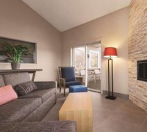 Country Inn & Suites Northfield Lobby