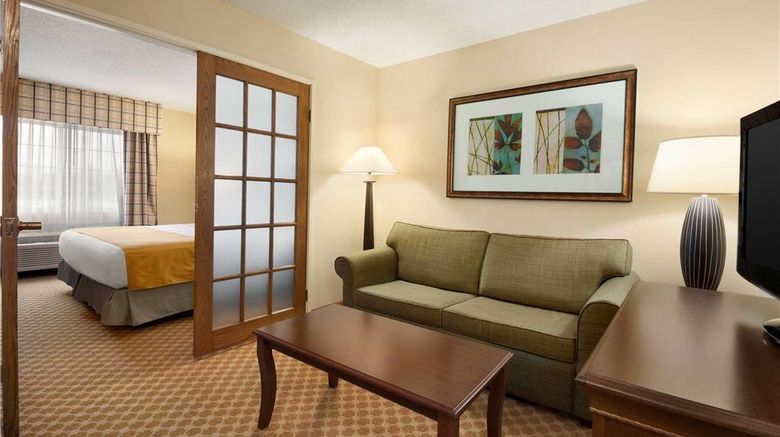<b>Country Inn & Suites Owatonna Suite</b>. Images powered by <a href="https://iceportal.shijigroup.com/" title="IcePortal" target="_blank">IcePortal</a>.