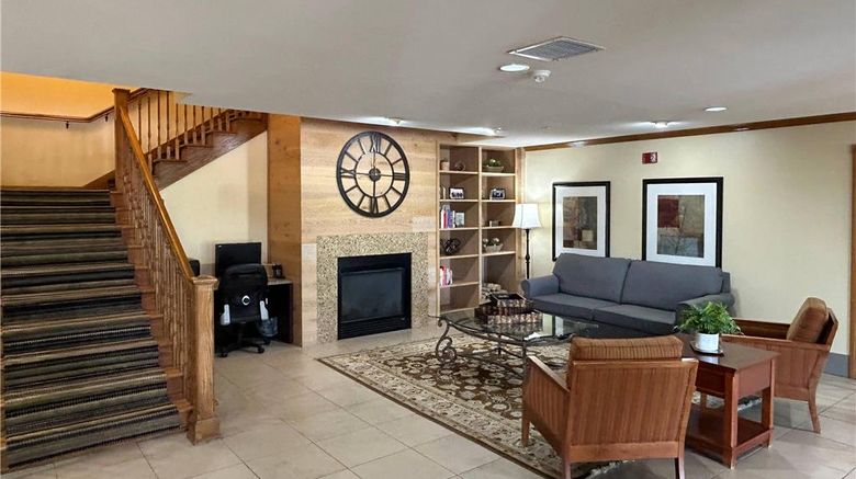 <b>Country Inn & Suites Owatonna Lobby</b>. Images powered by <a href="https://iceportal.shijigroup.com/" title="IcePortal" target="_blank">IcePortal</a>.