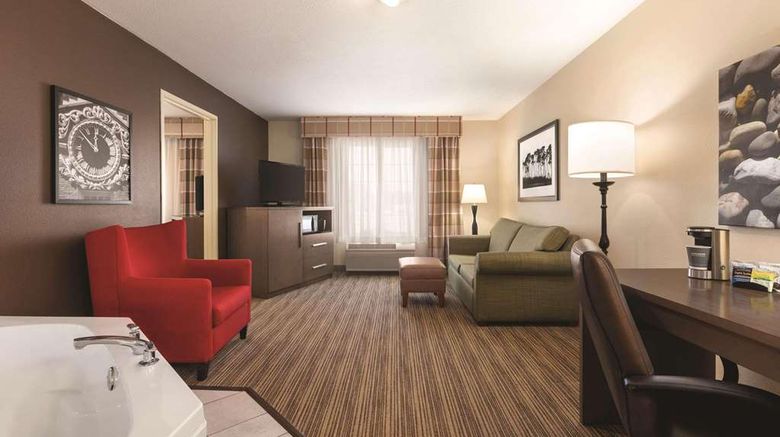 <b>Country Inn & Suites Albert Lea Suite</b>. Images powered by <a href="https://iceportal.shijigroup.com/" title="IcePortal" target="_blank">IcePortal</a>.