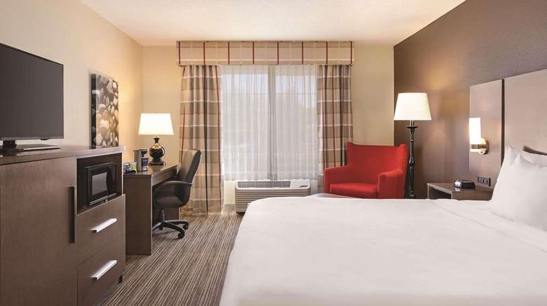 <b>Country Inn & Suites Albert Lea Room</b>. Images powered by <a href="https://iceportal.shijigroup.com/" title="IcePortal" target="_blank">IcePortal</a>.