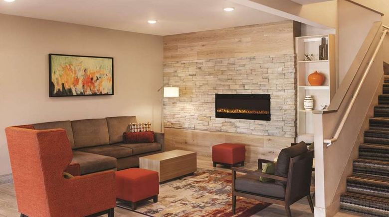 <b>Country Inn & Suites Albert Lea Lobby</b>. Images powered by <a href="https://iceportal.shijigroup.com/" title="IcePortal" target="_blank">IcePortal</a>.
